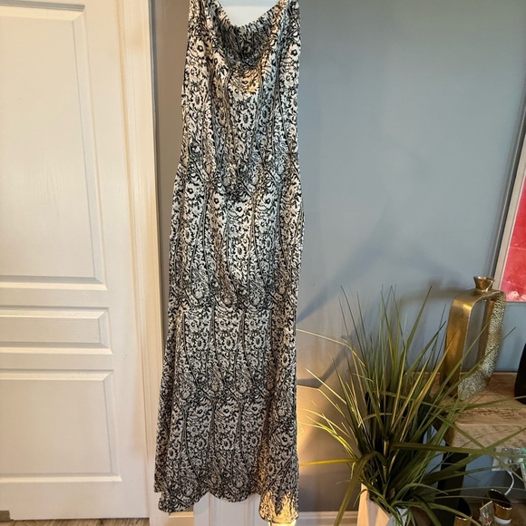 Elliatt Autonomy Maxi Dress In Black/White NWT - Picture 5 of 10